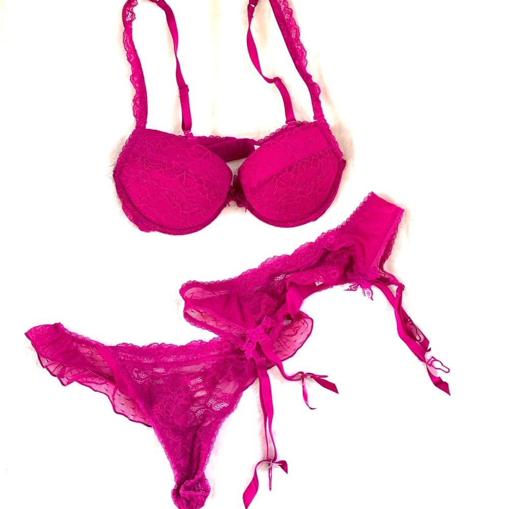 Women’s Incanto Purple Lace Bra and Panties Thong Lingerie Set 32B